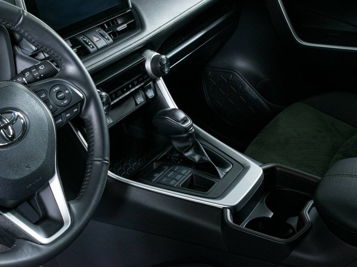 Toyota RAV4 с пробегом — 2023 год. Фото: #17