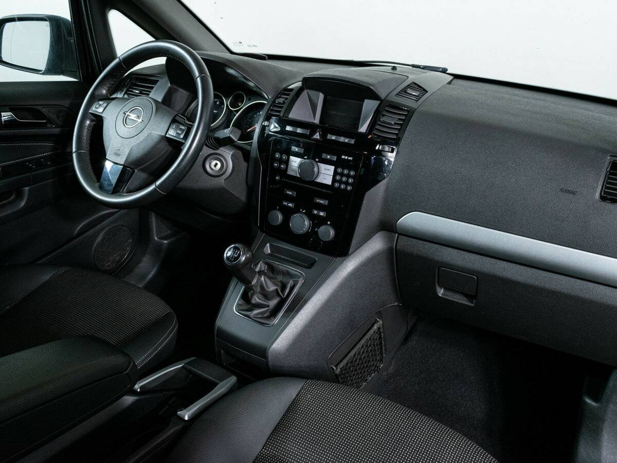 Opel Zafira с пробегом — 2010 год. Фото: #9