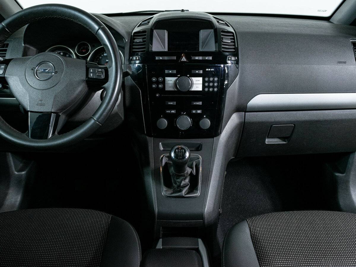 Opel Zafira с пробегом — 2010 год. Фото: #10