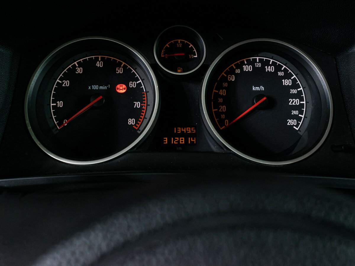 Opel Zafira с пробегом — 2010 год. Фото: #12