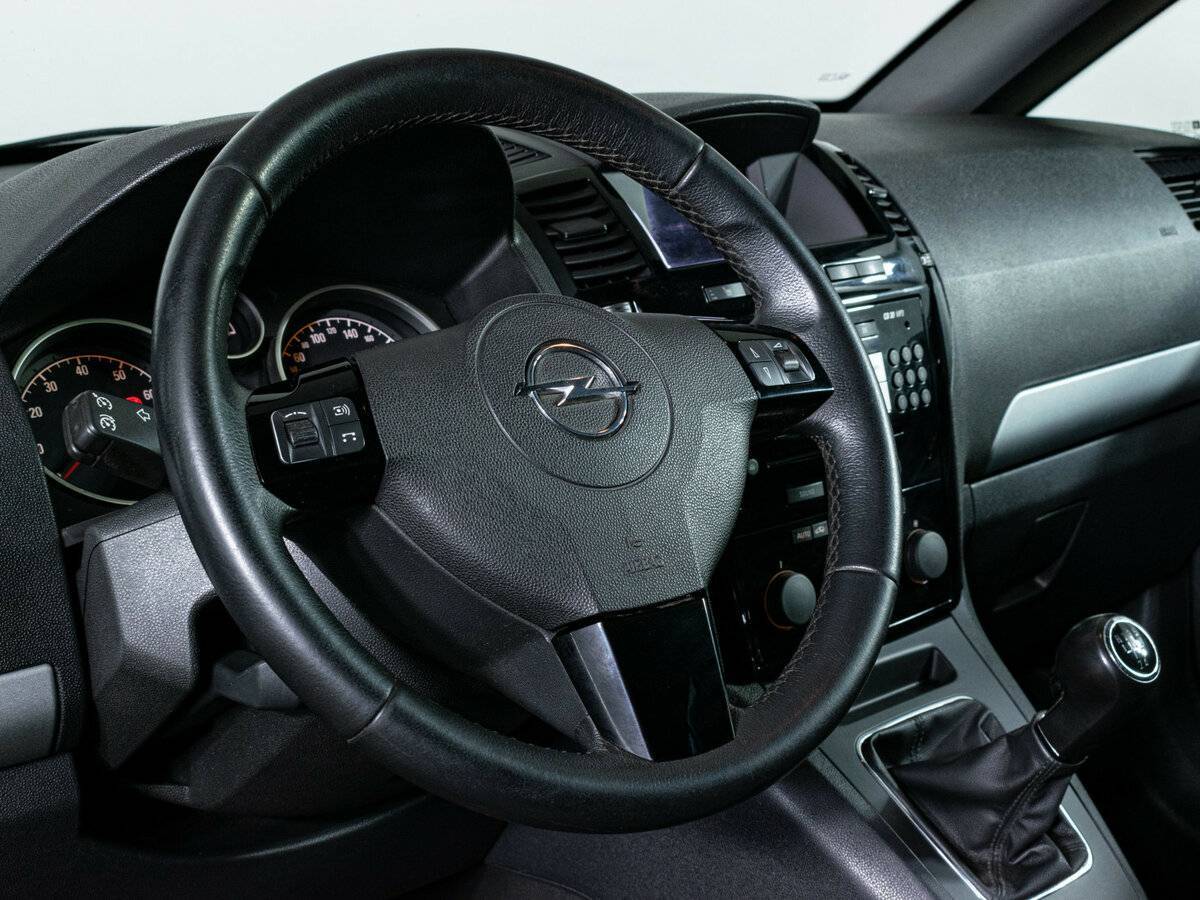 Opel Zafira с пробегом — 2010 год. Фото: #13
