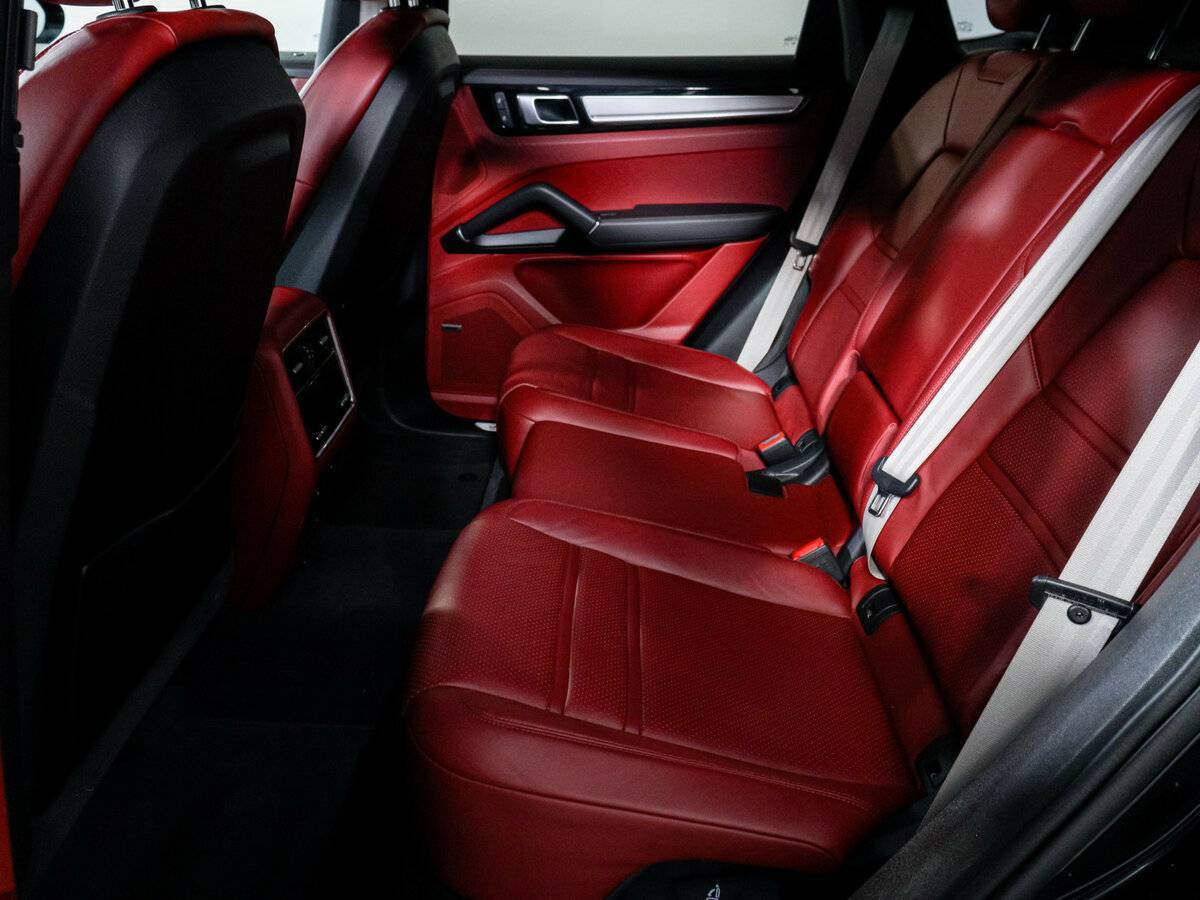 Porsche Cayenne с пробегом — 2022 год. Фото: #9