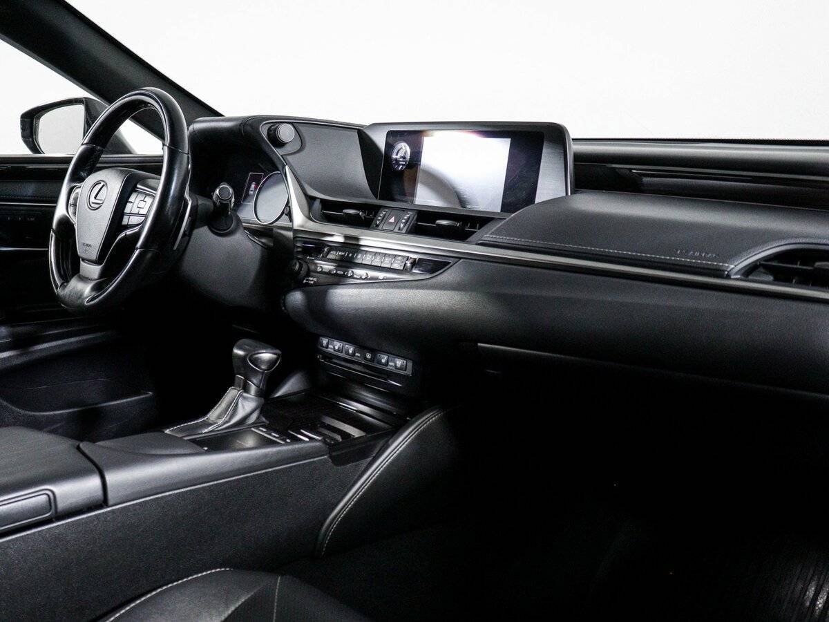 Lexus ES с пробегом — 2019 год. Фото: #8