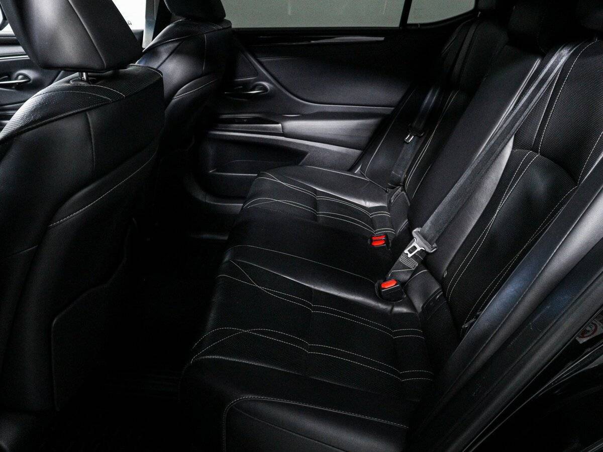 Lexus ES с пробегом — 2019 год. Фото: #9