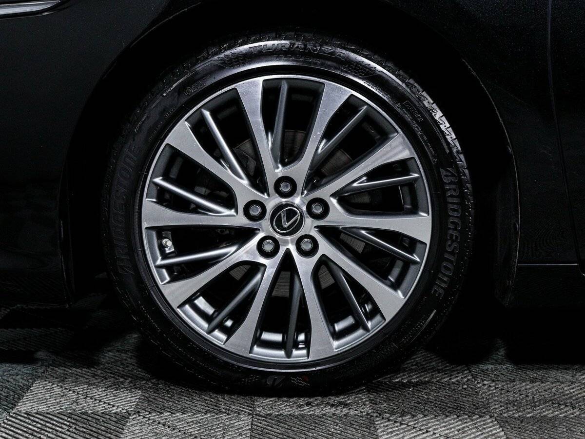 Lexus ES с пробегом — 2019 год. Фото: #14