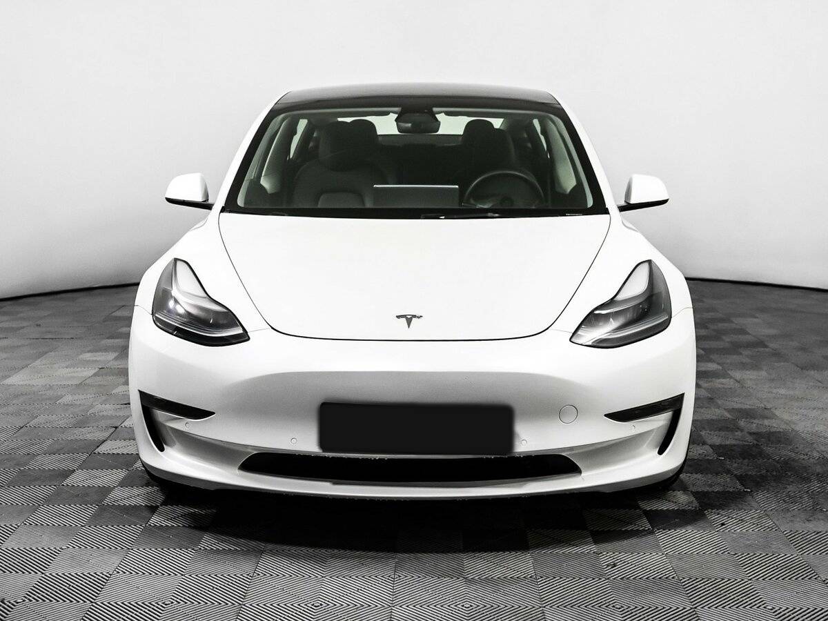 Tesla Model 3 с пробегом — 2021 год. Фото: #1