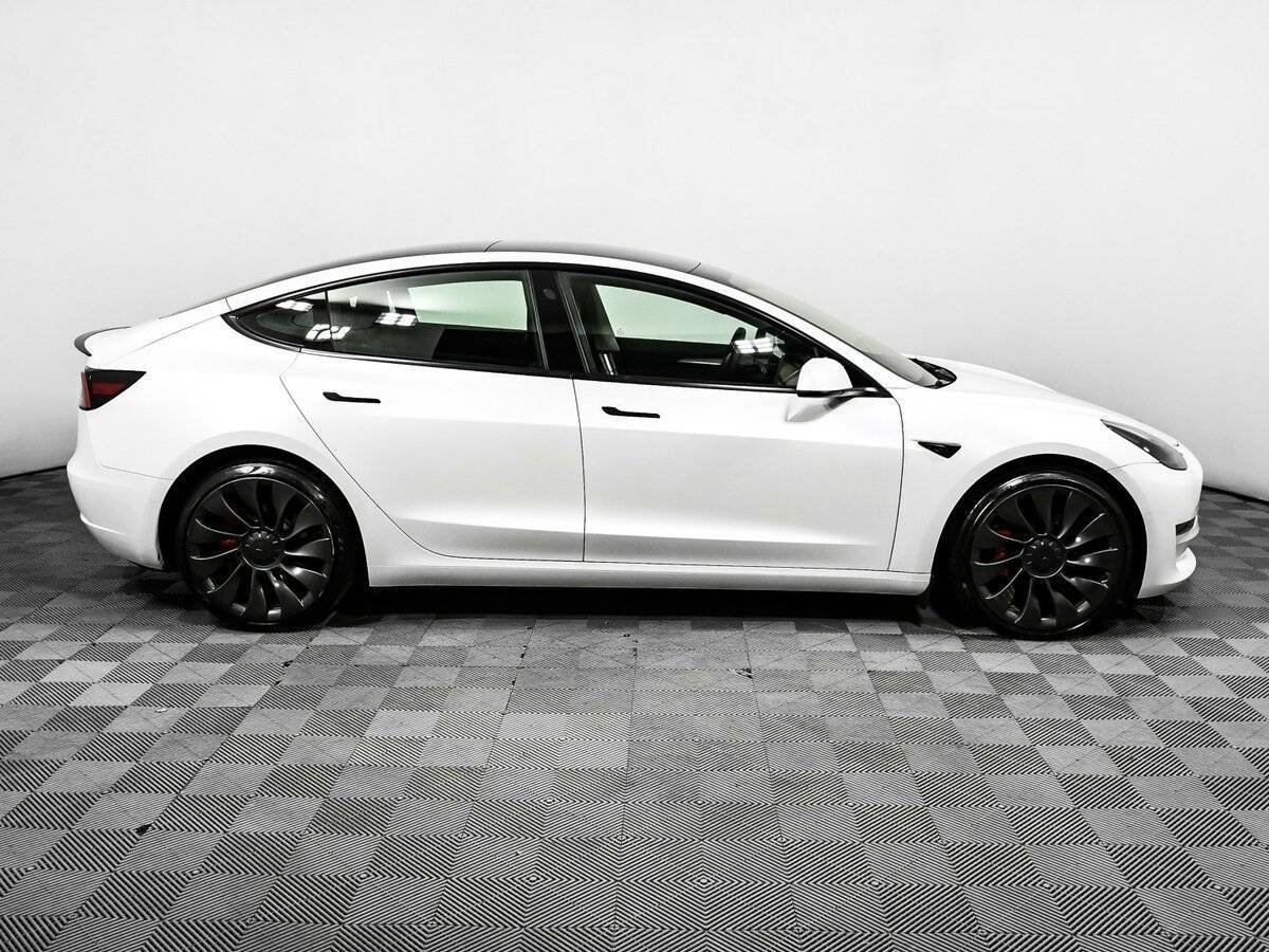 Tesla Model 3 с пробегом — 2021 год. Фото: #3