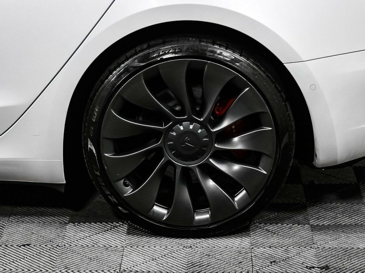 Tesla Model 3 с пробегом — 2021 год. Фото: #13