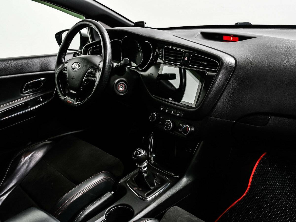 Kia Ceed GT с пробегом — 2015 год. Фото: #8
