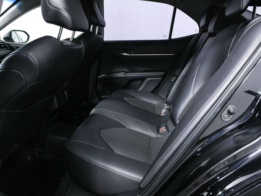 Toyota Camry с пробегом — 2021 год. Фото: #11