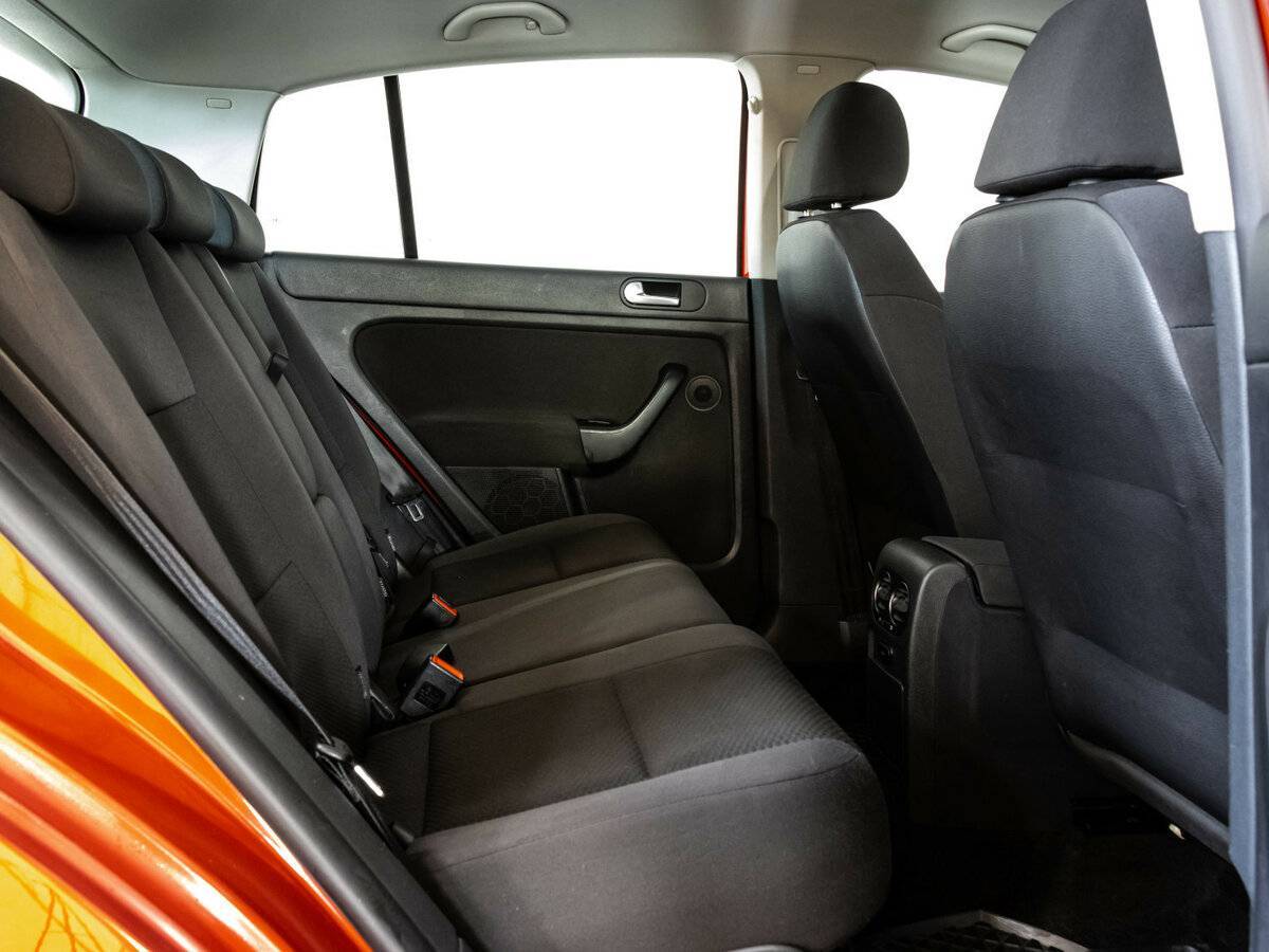 Volkswagen Golf Plus с пробегом — 2010 год. Фото: #12