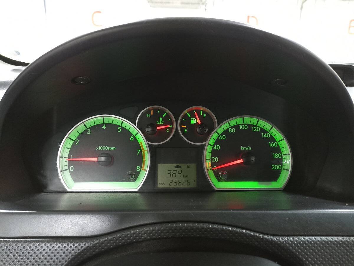 Chevrolet Aveo с пробегом — 2008 год. Фото: #12