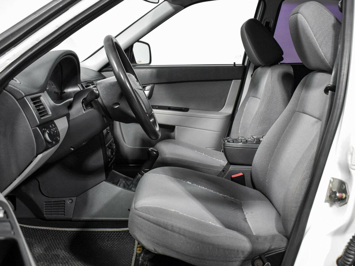 Lada (ВАЗ) Priora с пробегом — 2011 год. Фото: #11