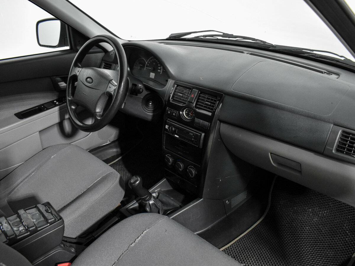 Lada (ВАЗ) Priora с пробегом — 2011 год. Фото: #12