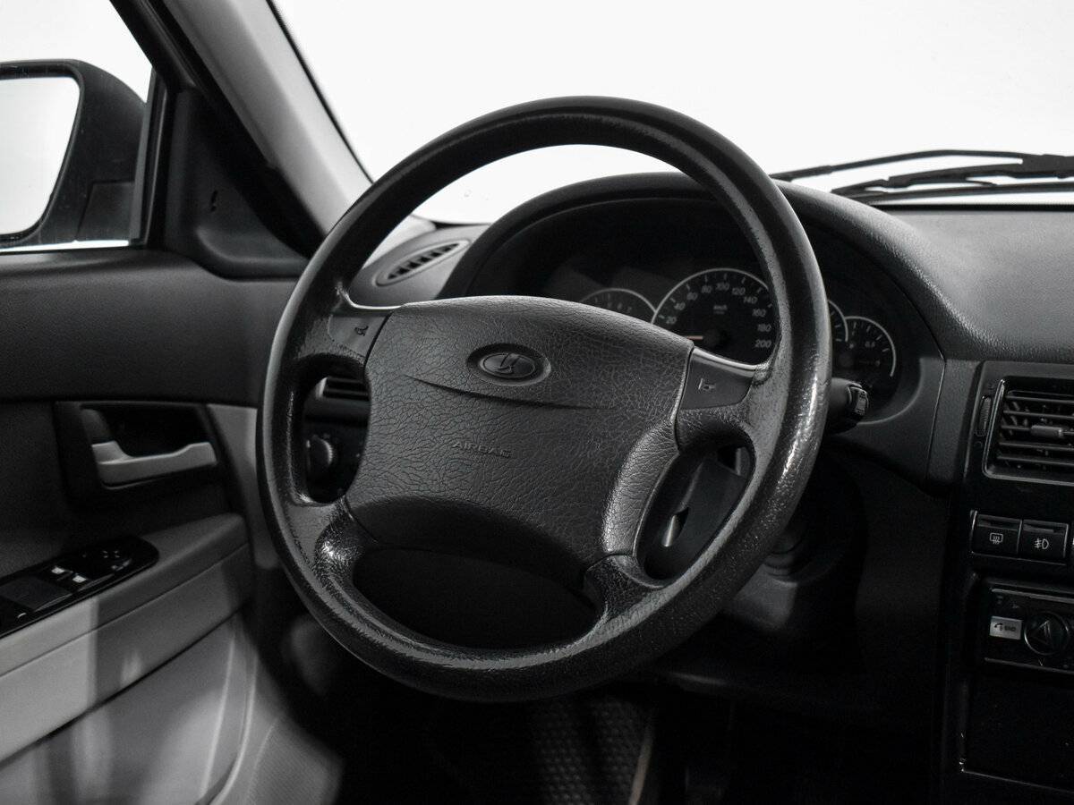 Lada (ВАЗ) Priora с пробегом — 2011 год. Фото: #13