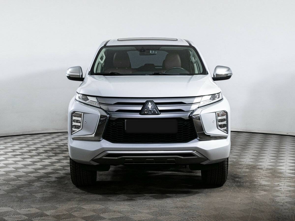 Mitsubishi Pajero Sport с пробегом — 2020 год. Фото: #1