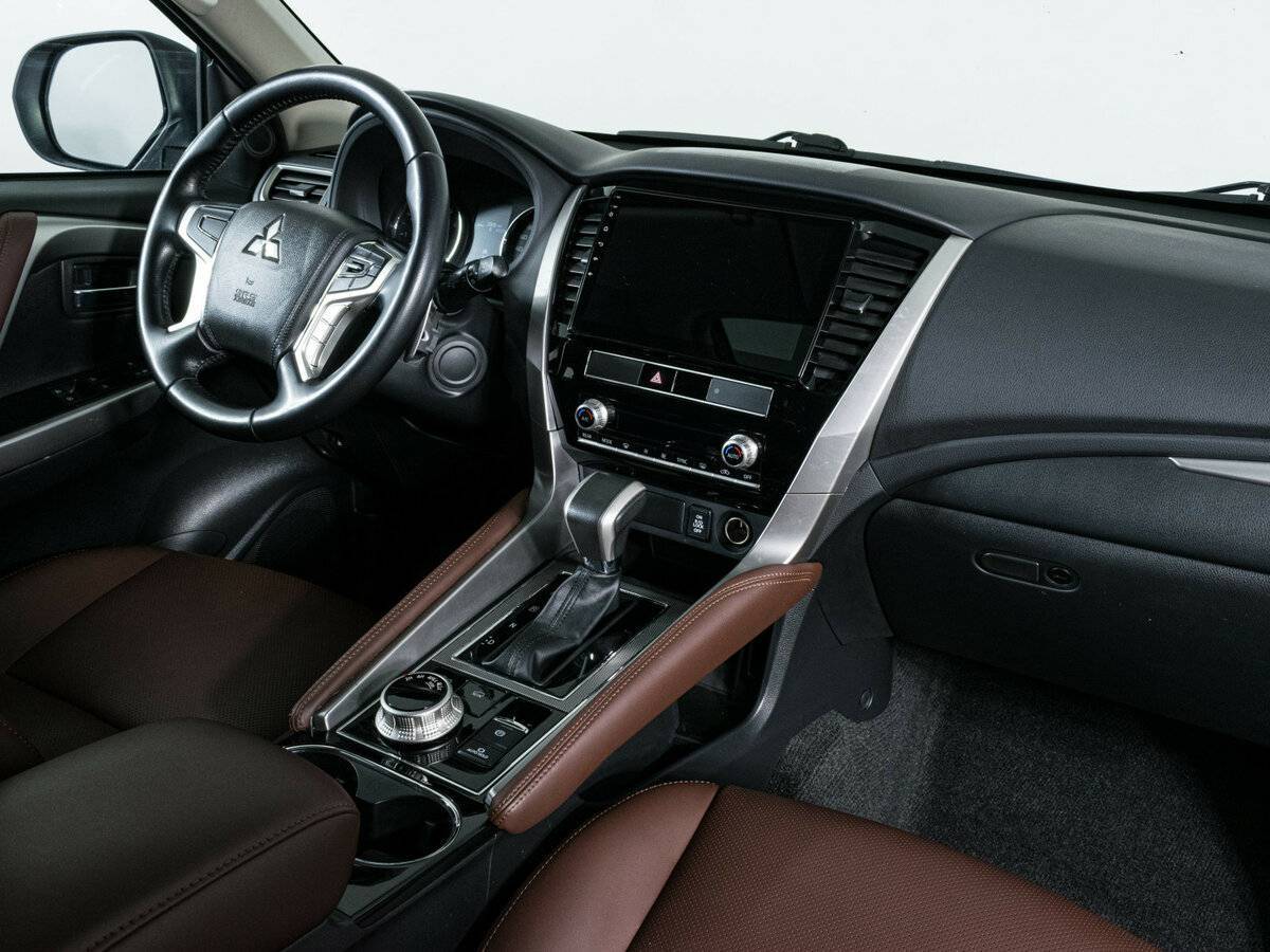 Mitsubishi Pajero Sport с пробегом — 2020 год. Фото: #6