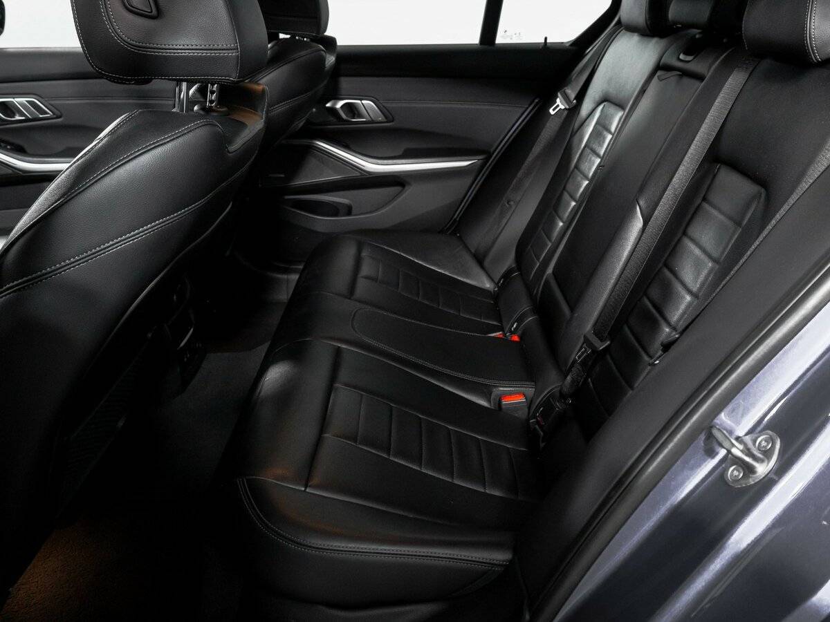 BMW 3 серии с пробегом — 2020 год. Фото: #9