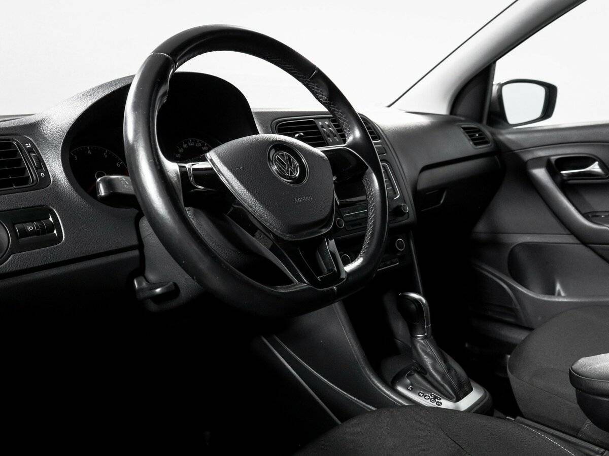 Volkswagen Polo с пробегом — 2016 год. Фото: #13