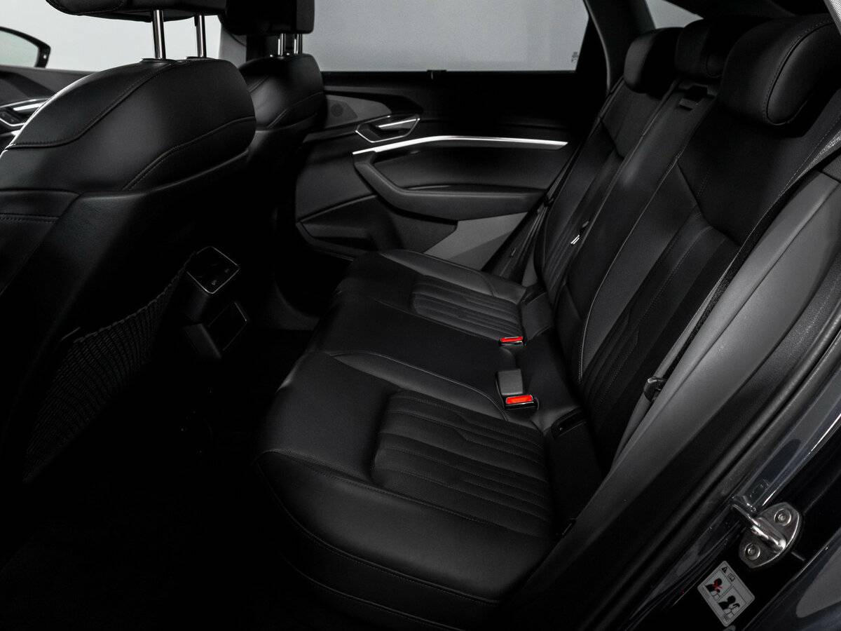 Audi e-tron Sportback с пробегом — 2022 год. Фото: #9