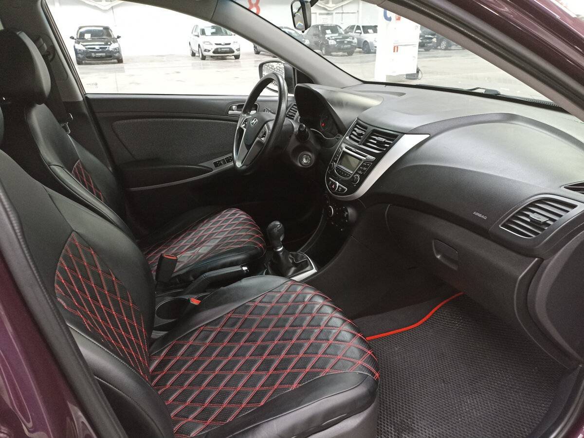 Hyundai Solaris с пробегом — 2013 год. Фото: #10