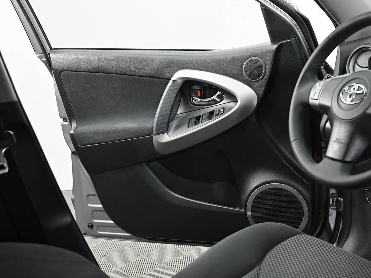 Toyota RAV4 с пробегом — 2007 год. Фото: #6