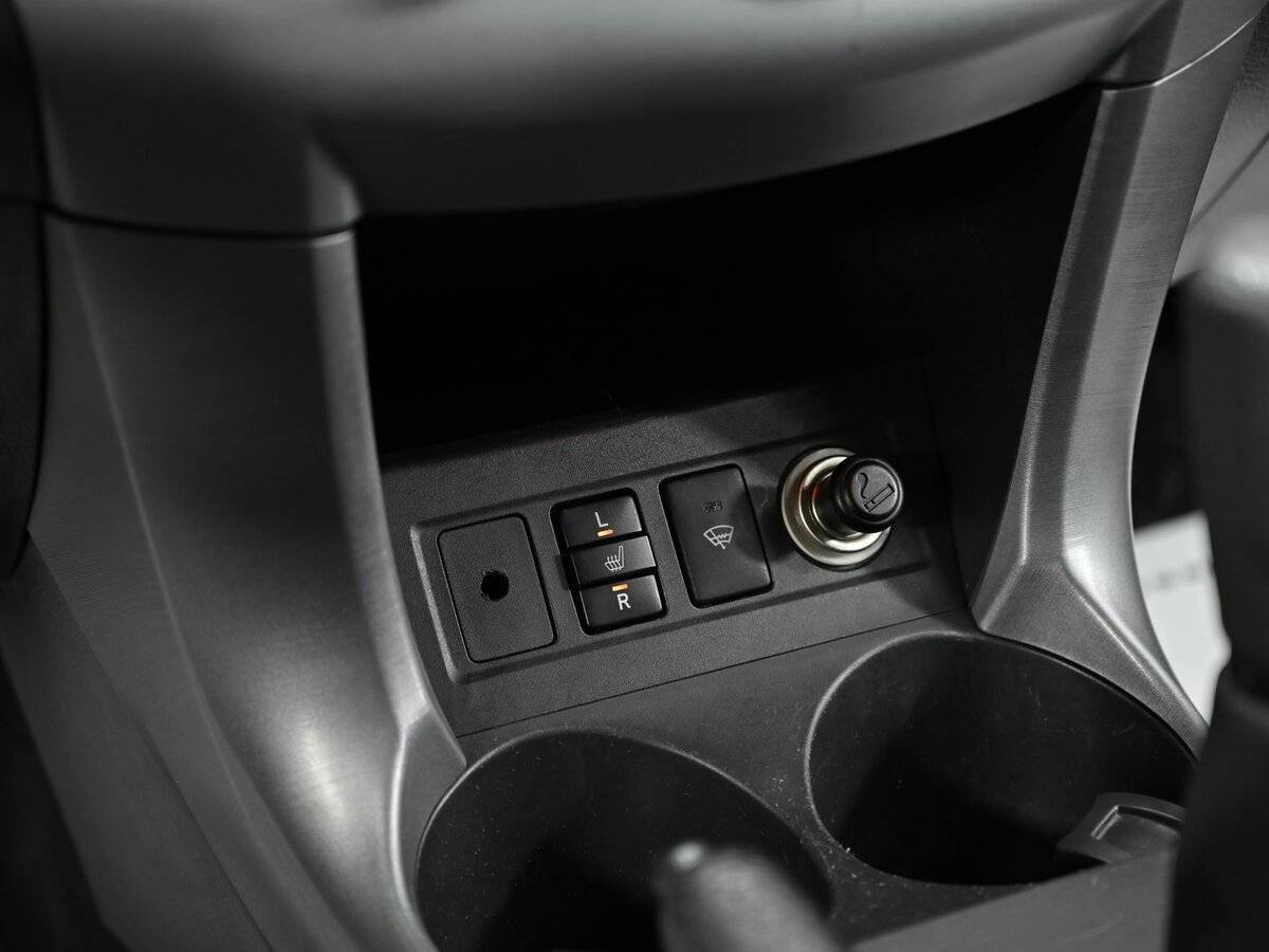 Toyota RAV4 с пробегом — 2007 год. Фото: #9