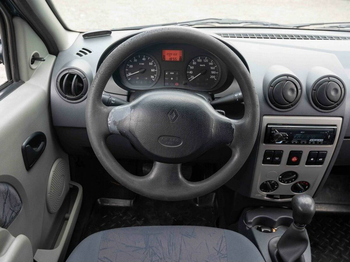 Renault Logan с пробегом — 2007 год. Фото: #14