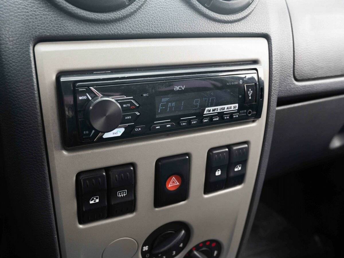 Renault Logan с пробегом — 2007 год. Фото: #16