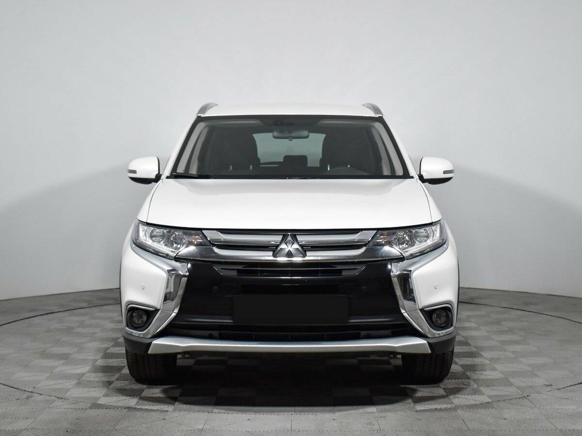 Mitsubishi Outlander с пробегом — 2018 год. Фото: #1