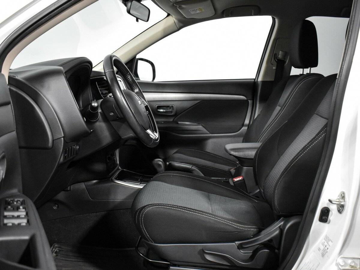 Mitsubishi Outlander с пробегом — 2018 год. Фото: #11