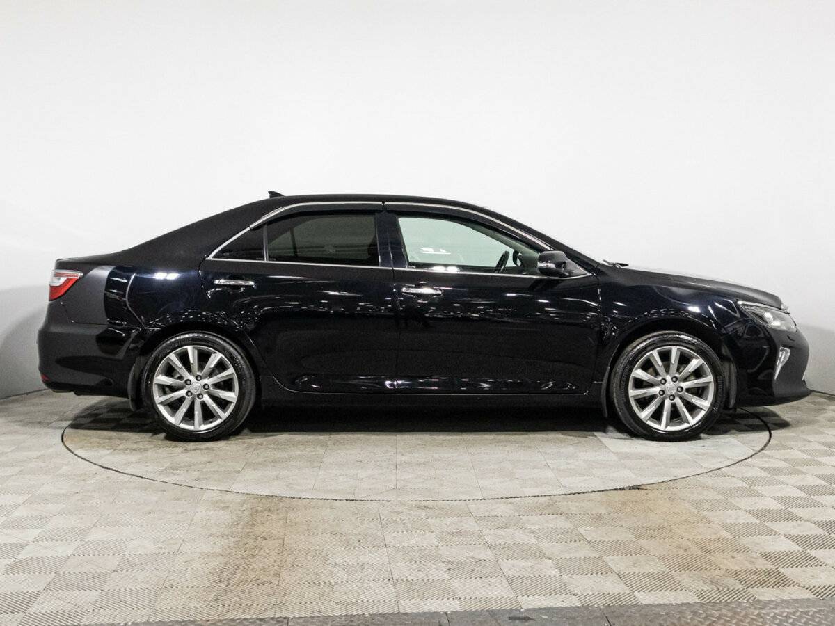 Toyota Camry с пробегом — 2017 год. Фото: #3