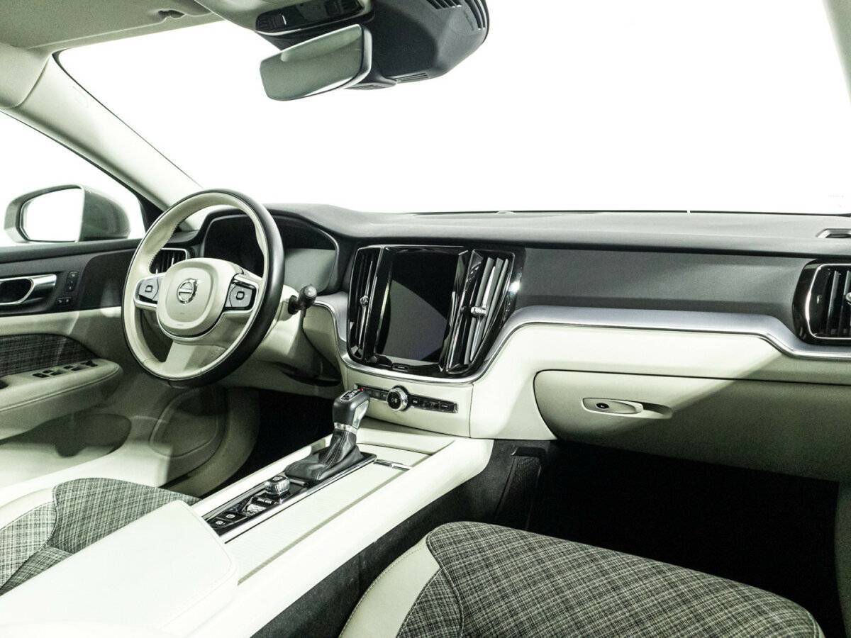 Volvo V60 Cross Country с пробегом — 2020 год. Фото: #8