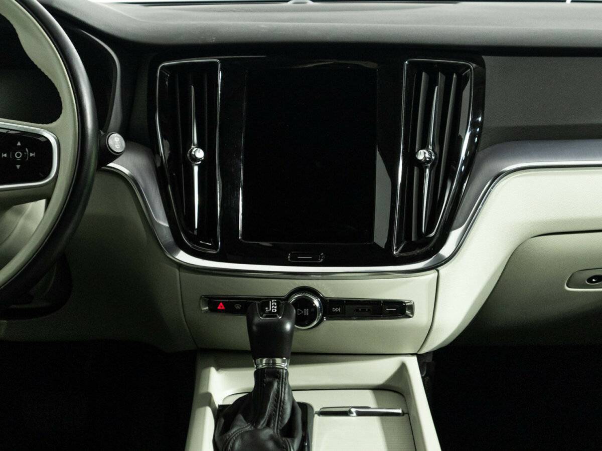 Volvo V60 Cross Country с пробегом — 2020 год. Фото: #13