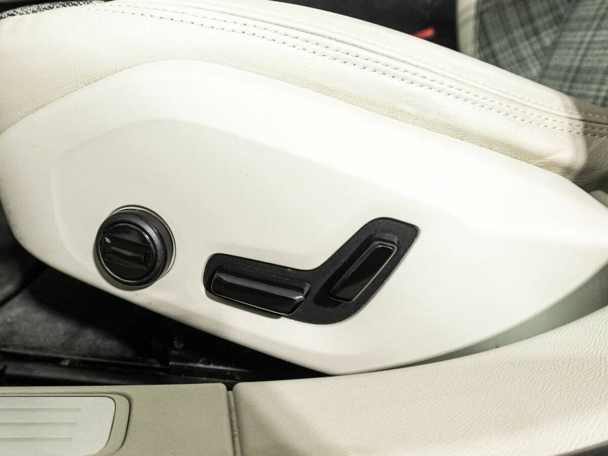 Volvo V60 Cross Country с пробегом — 2020 год. Фото: #16