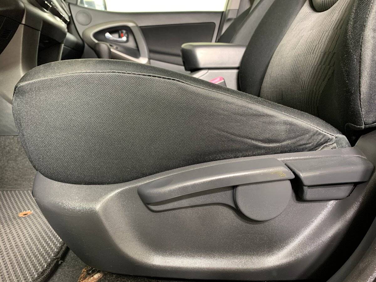 Toyota RAV4 с пробегом — 2010 год. Фото: #15