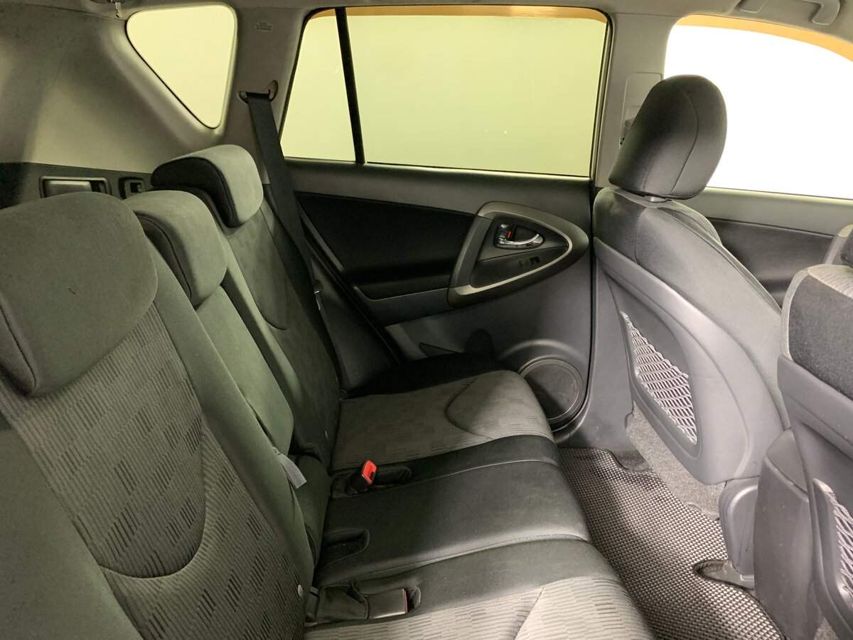 Toyota RAV4 с пробегом — 2010 год. Фото: #16