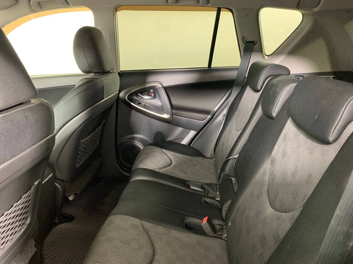 Toyota RAV4 с пробегом — 2010 год. Фото: #17