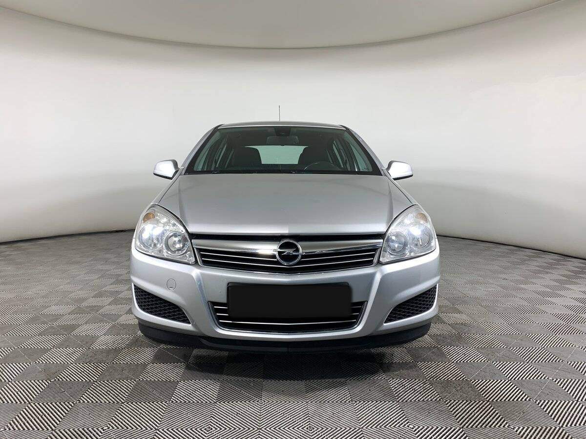 Opel Astra с пробегом — 2010 год. Фото: #1