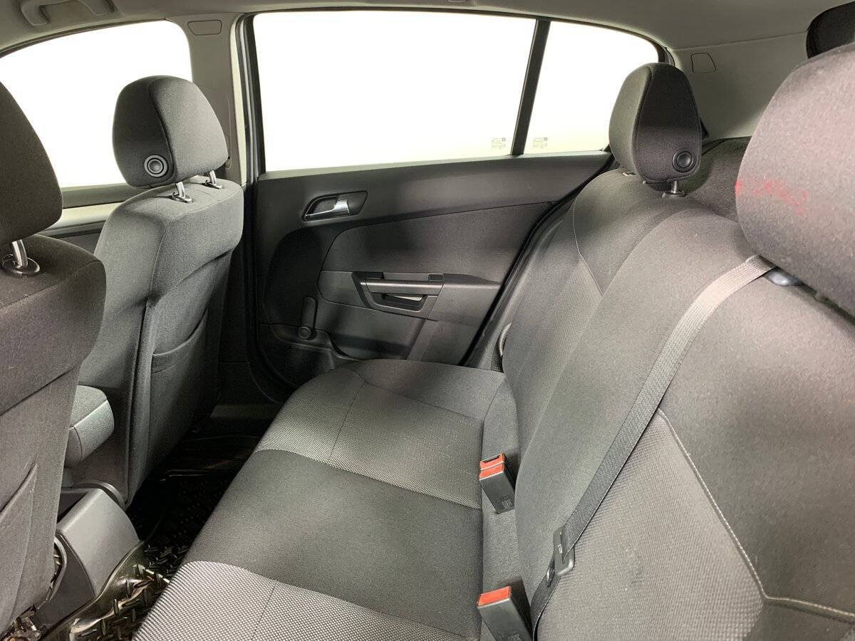 Opel Astra с пробегом — 2010 год. Фото: #17