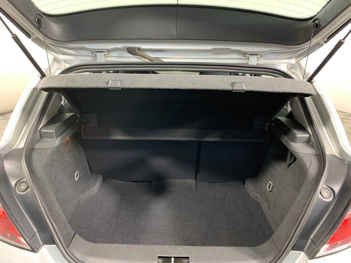 Opel Astra с пробегом — 2010 год. Фото: #18