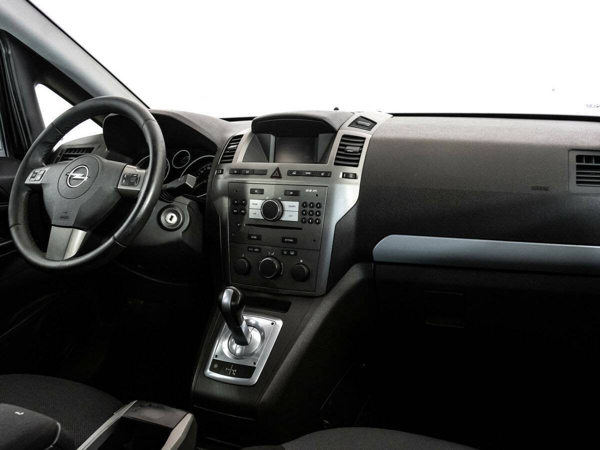 Opel Zafira с пробегом — 2007 год. Фото: #8