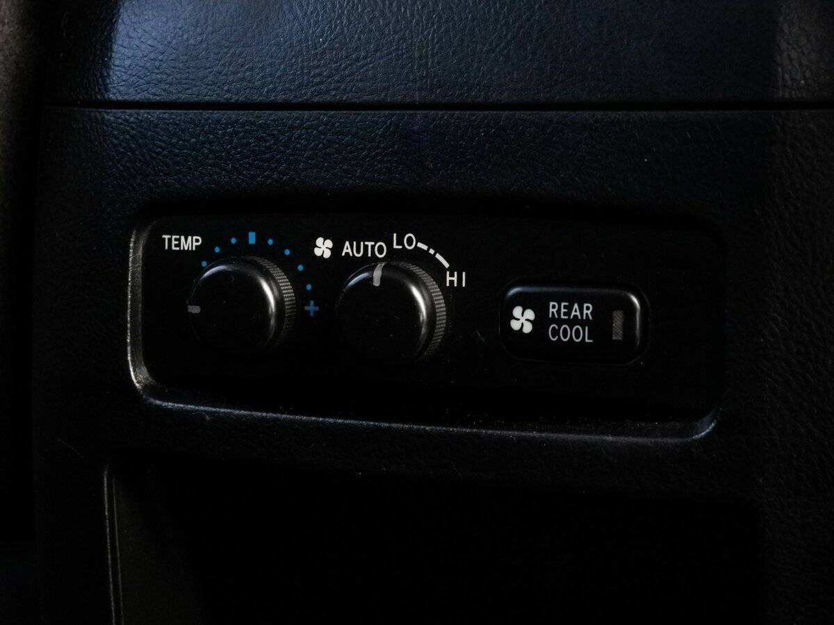 Toyota Land Cruiser Prado с пробегом — 2005 год. Фото: #16