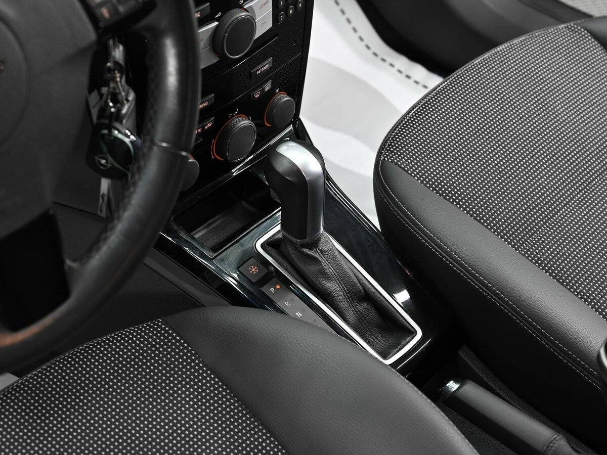 Opel Astra с пробегом — 2012 год. Фото: #9