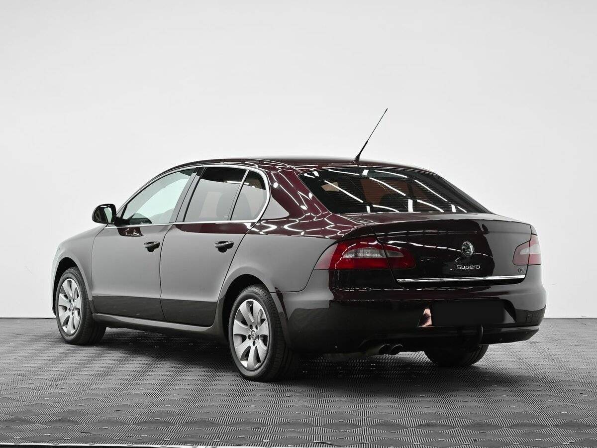 Skoda Superb с пробегом — 2009 год. Фото: #2