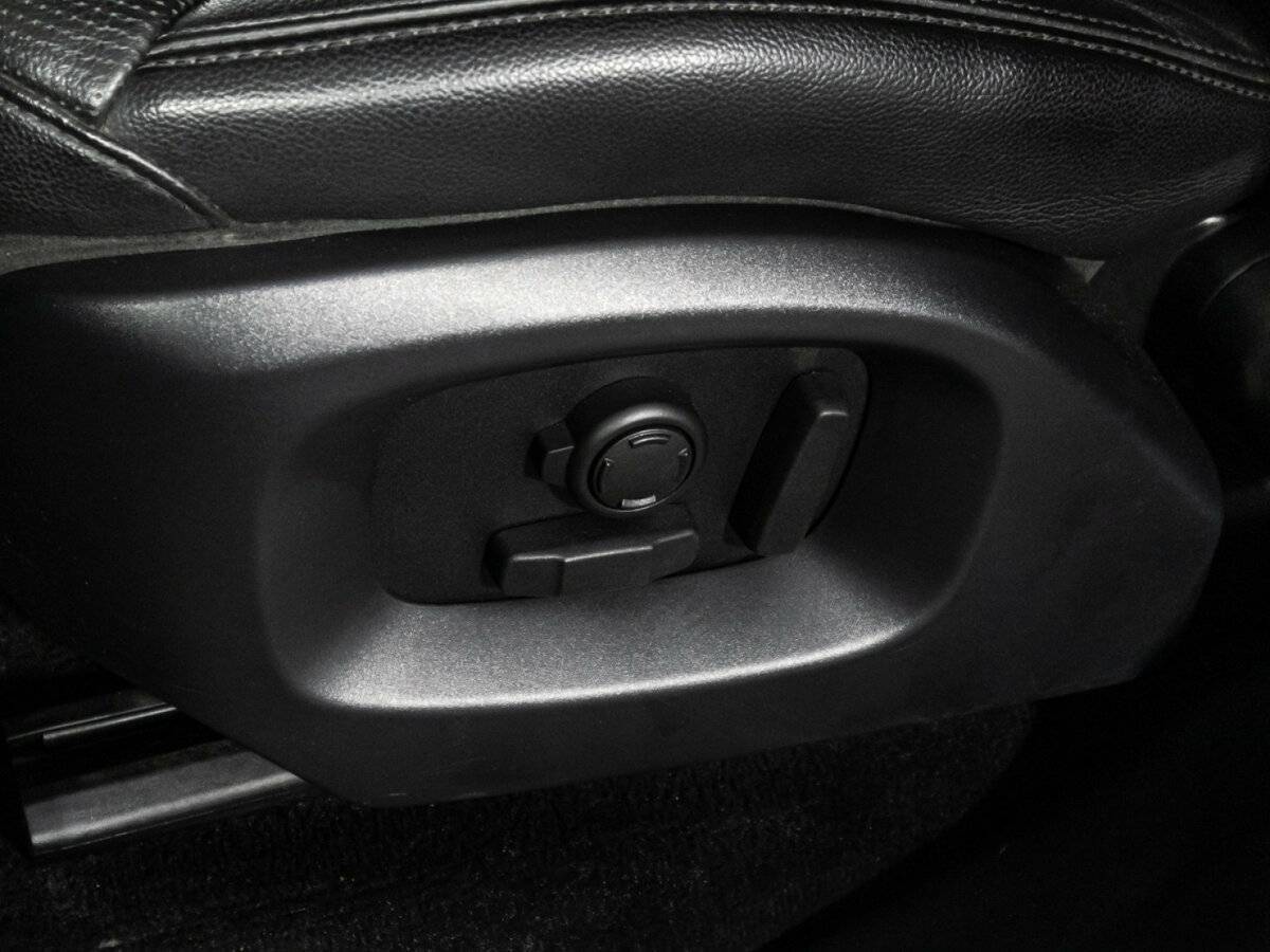 Land Rover Range Rover Sport с пробегом — 2016 год. Фото: #17