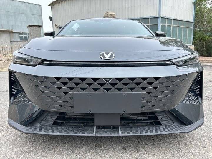 Changan UNI-V с пробегом — 2025 год. Фото: #1