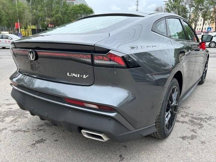 Changan UNI-V с пробегом — 2025 год. Фото: #3