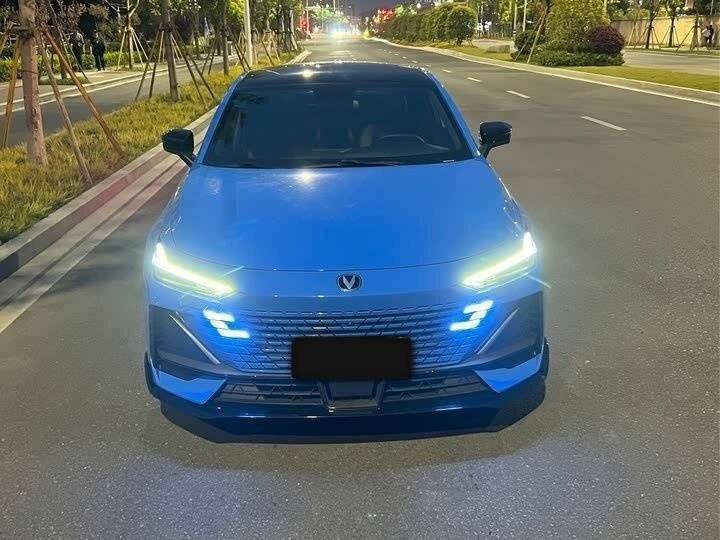 Changan UNI-V с пробегом — 2022 год. Фото: #1