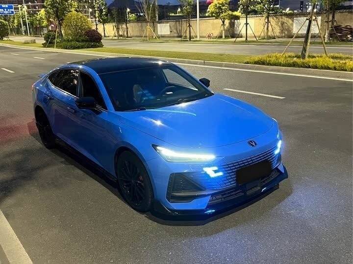 Changan UNI-V с пробегом — 2022 год. Фото: #2